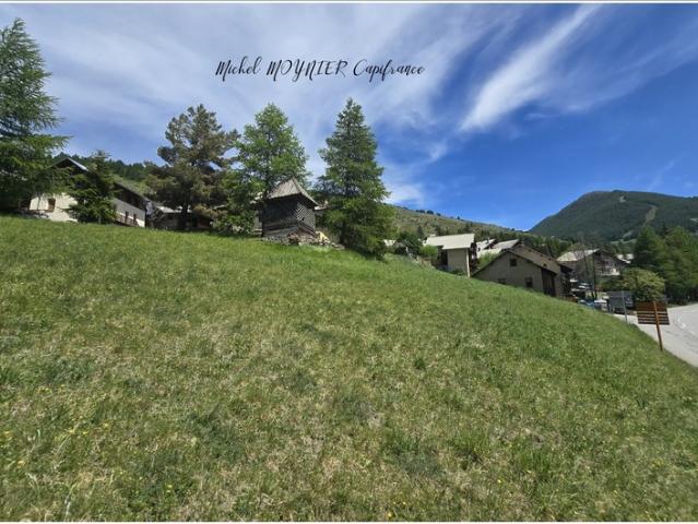 Terrain à bâtir à Molines en Queyras 05 – 1 186 m² avec vue dominante