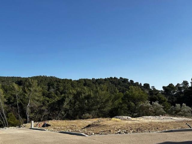 Terrain à bâtir à Rognes – 408 m² avec permis accordé