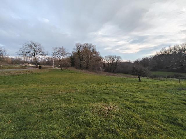 Terrain à bâtir à St Gernes de Lombaud