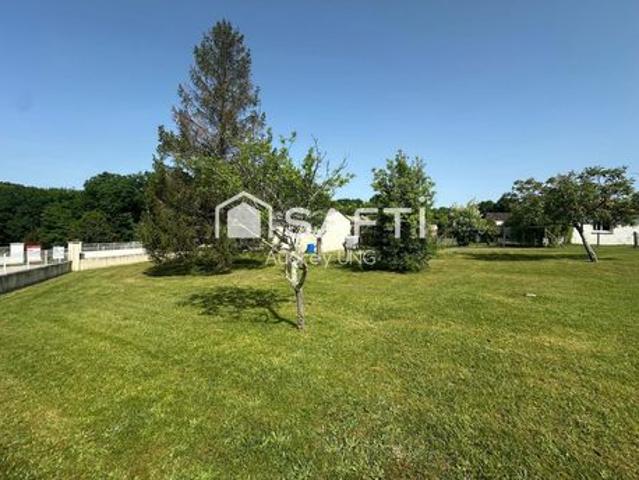 Terrain à bâtir au calme de 845 m² avec garage et carport – Fargues Saint Hilaire