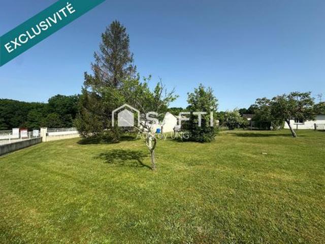 Terrain à bâtir au calme de 845 m² avec garage et carport – Fargues Saint Hilaire