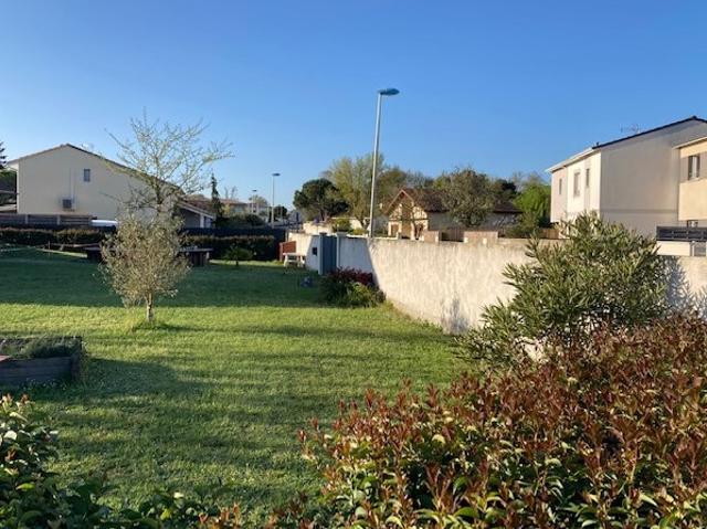 TERRAIN À BÂTIR AVEC PERMIS ACCORDÉ POUR MAISON 4 CHAMBRES TROIS POINTS D'EAU LE HAILLAN