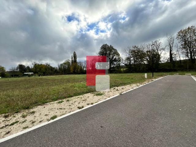 Terrain à bâtir dans un lotissement neuf, à Vitry le Croisé
