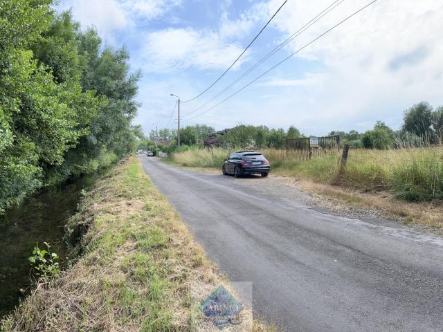 TERRAIN A BÂTIR DANS JOLI CADRE