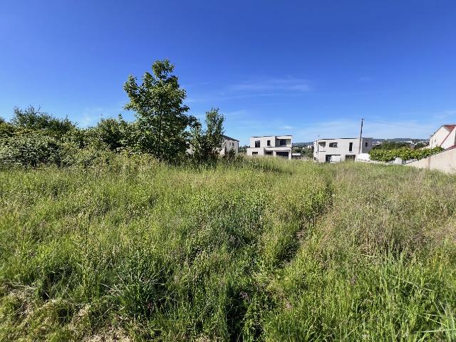 Terrain à bâtir dans quartier résidentiel