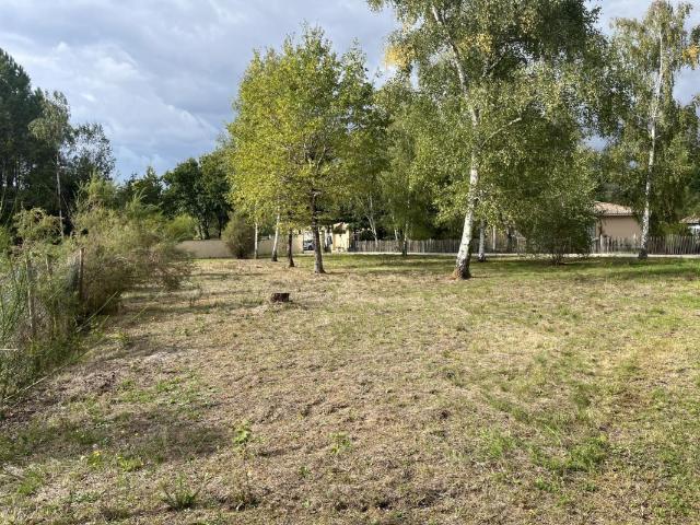 Terrain à bâtir de 1094 m² à VENSAC 33