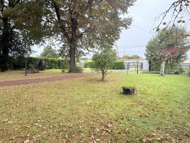 Terrain à bâtir de 1009 m² à PESSAC 33