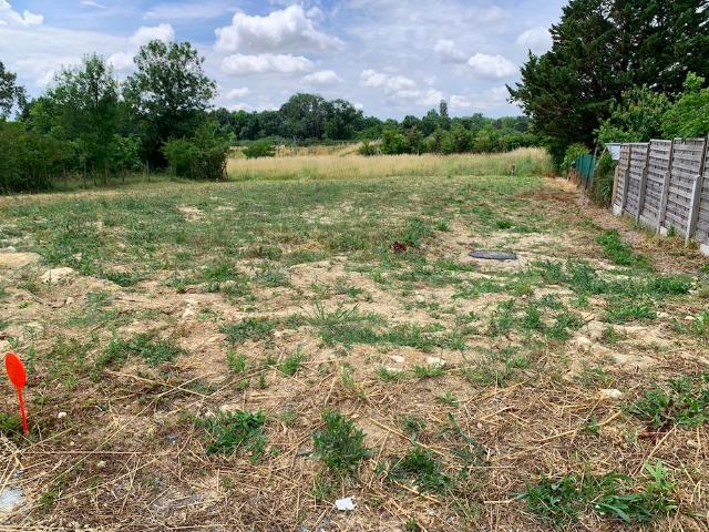 Terrain à bâtir de 1022 m² à MONTLIEU LA GARDE 17
