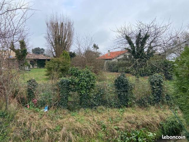 Terrain à bâtir de 1515 m² à VAYRES 33