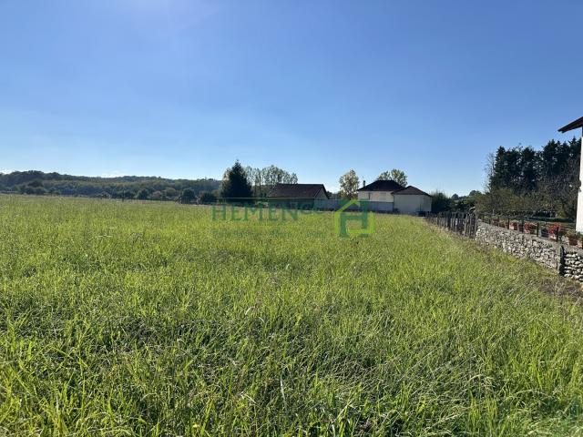 Terrain à bâtir de 1 794 m2 en plein cœur du béarn