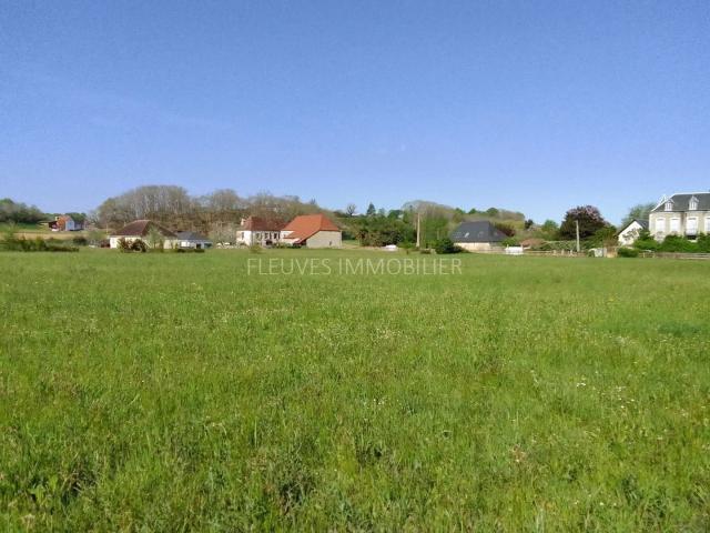 TERRAIN À BÂTIR DE 1.031 M²