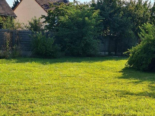 Terrain à bâtir de 274 m² à ROMAINVILLE 93