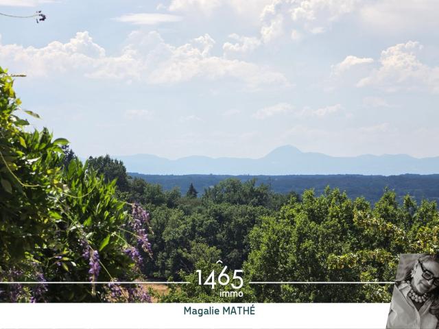 Terrain à bâtir de 2 490 m2 avec près de 7 000 m2 de propriété Vue Chaîne des Puys