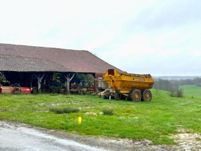 Terrain à bâtir de 2.500 m2 avec grange, permis de construire