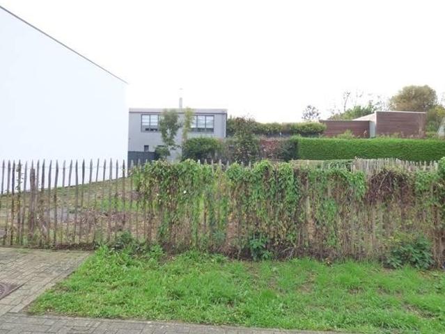 Terrain à bâtir de + 2ares 99 ca