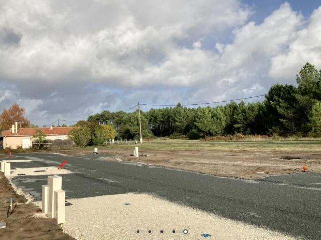 Terrain à bâtir de 312 m² à MEDIS 17