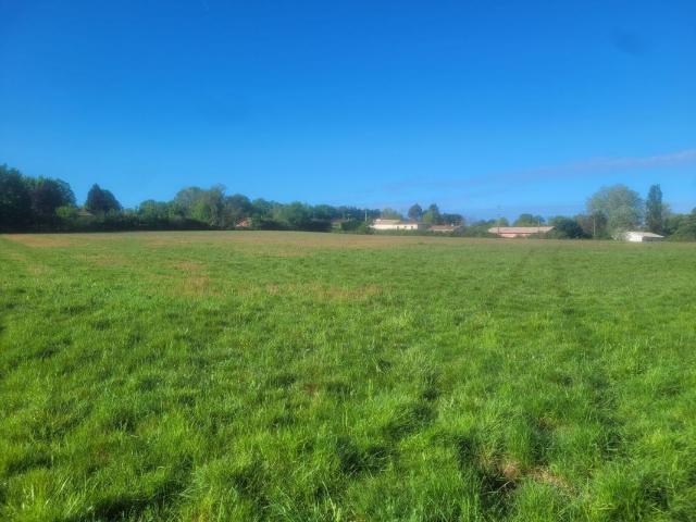 Terrain à bâtir de 415 m² à LOUPES 33