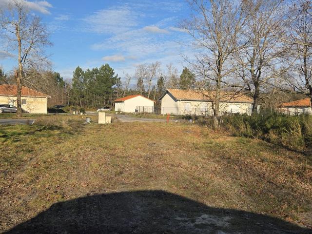 Terrain à bâtir de 417 m² à LABOUHEYRE 40