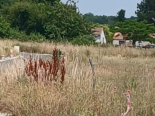 Terrain à bâtir de 441 m² à SAINTES 17