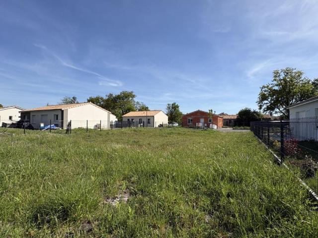 Terrain à bâtir de 442 m² à HOURTIN 33