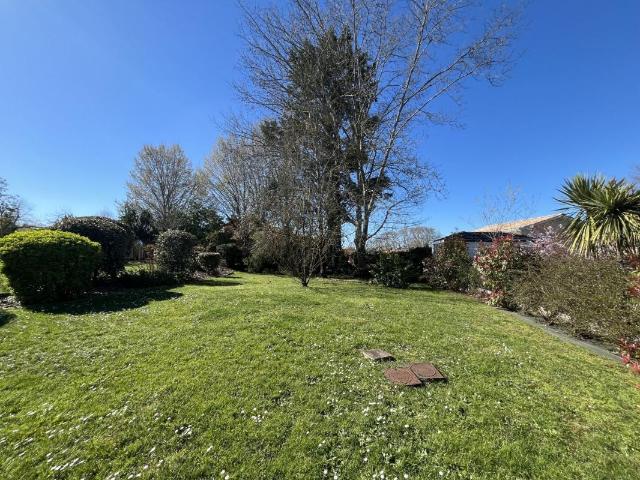 Terrain à bâtir de 496 m² à LEOGNAN 33