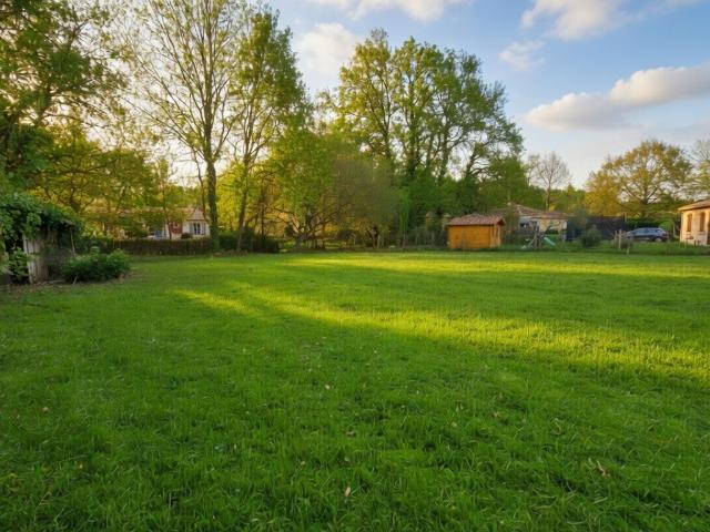 Terrain à bâtir de 493 m² à BRACH 33