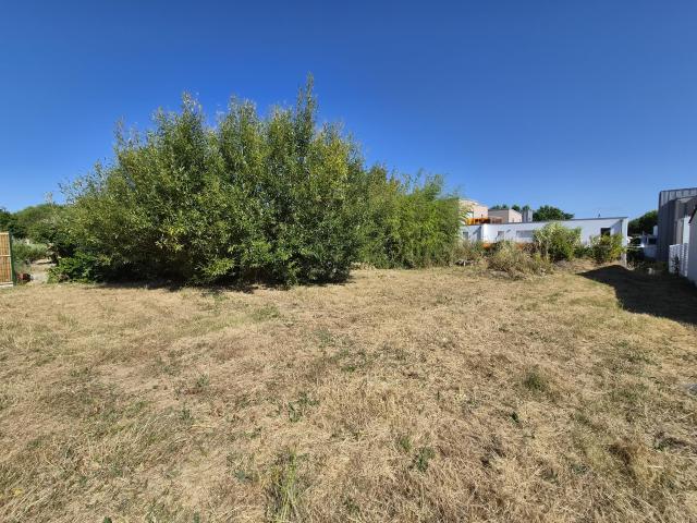 Terrain à bâtir de 500 m2 centre ville croix de vie