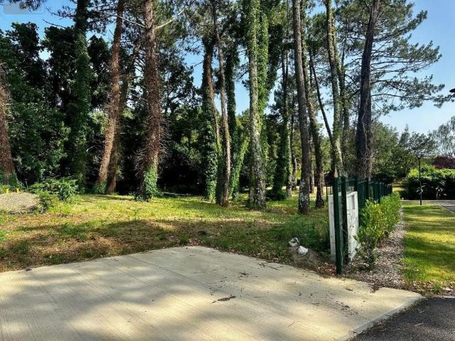 Terrain à bâtir de 547 m² à SAINT MEDARD EN JALLES 33