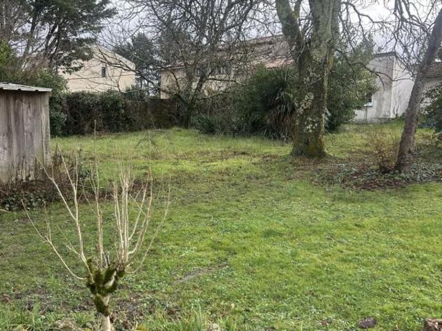 Terrain à bâtir de 543 m² à CENAC 33