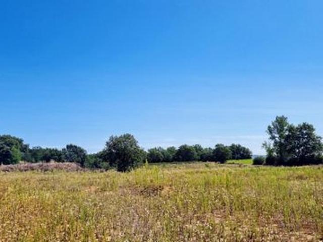 Terrain à bâtir de 551m² viabilisé, borné, en lotissement