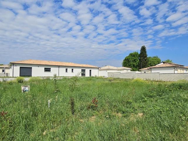 Terrain à bâtir de 552 m² à MARTILLAC 33