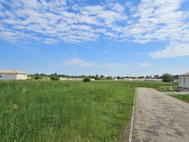 Terrain à bâtir de 568 m² à MARTILLAC 33