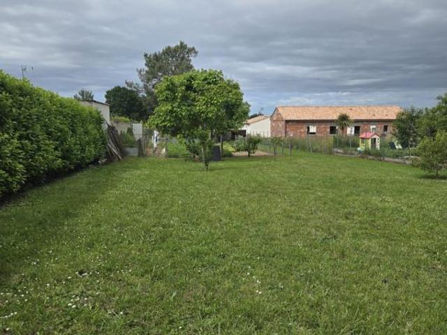 Terrain à bâtir de 600 m² à VERDELAIS 33