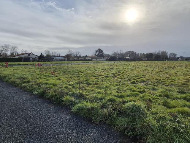 Terrain à bâtir de 600 m² à Coutras