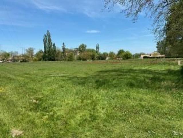 Terrain à bâtir de 630 m² à LEGUEVIN 31