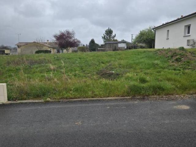Terrain à bâtir de 640 m² à PODENSAC 33