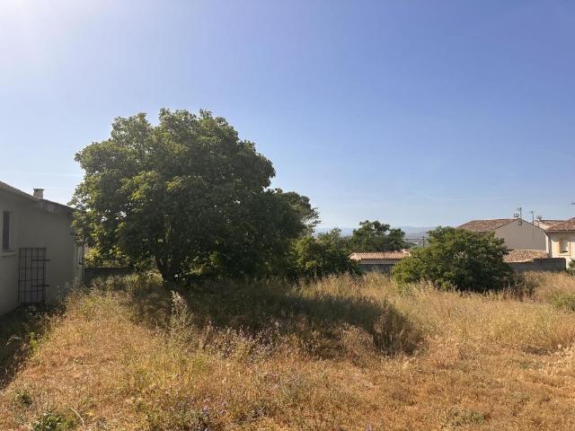 Terrain à bâtir de 700 m² à MARCORIGNAN 11