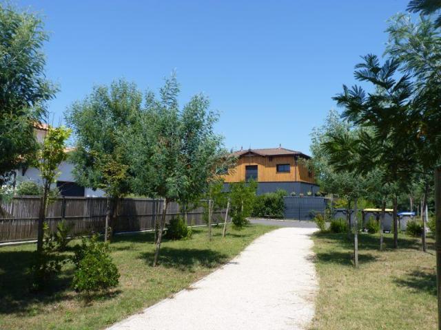 Terrain à bâtir de 710 m² à ARES 33