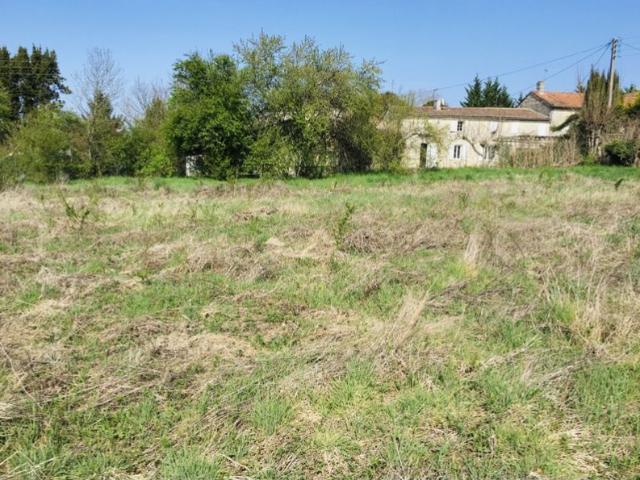 Terrain à bâtir de 733 m² à BOURG 33