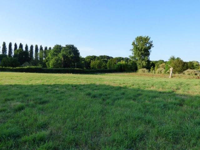 Terrain à bâtir de 793 m² à SAINT PIERRE DE MONS 33