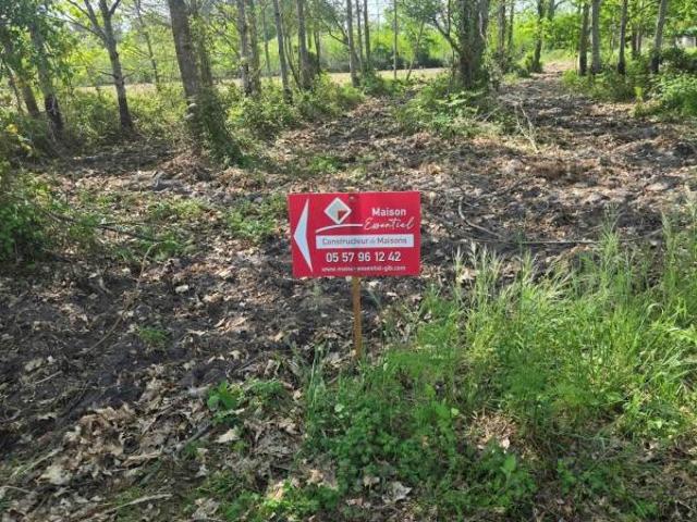 Terrain à bâtir de 800 m² à LE TUZAN 33