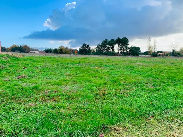 Terrain à bâtir de 832 m² à SAINT ANDRE DE CUBZAC 33