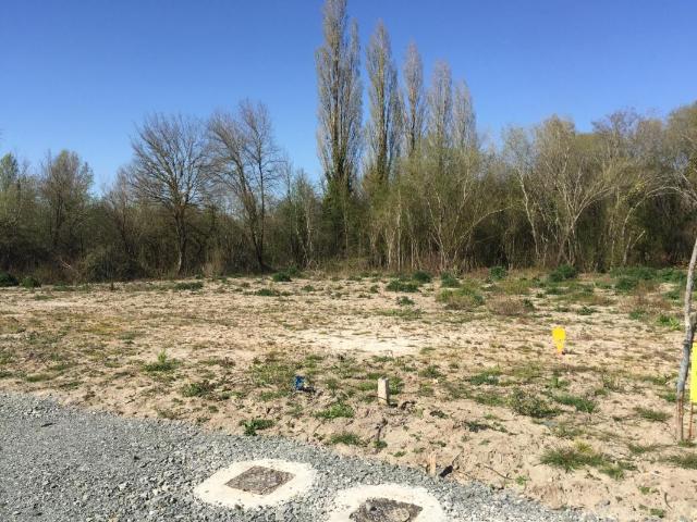 Terrain à bâtir de 867 m² à CAVIGNAC 33