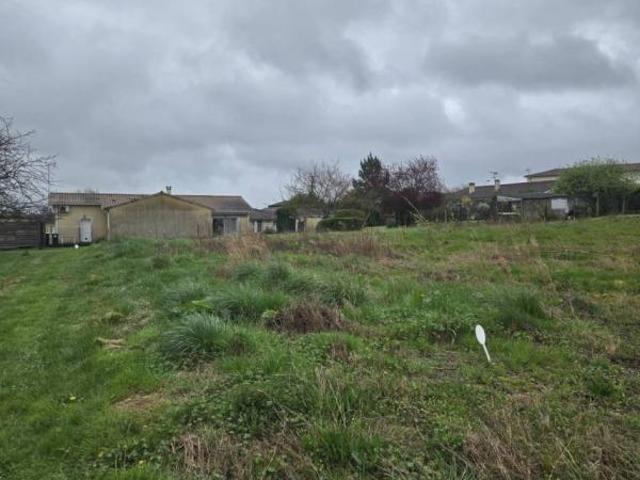 Terrain à bâtir de 863 m² à SAINT PIERRE DE MONS 33