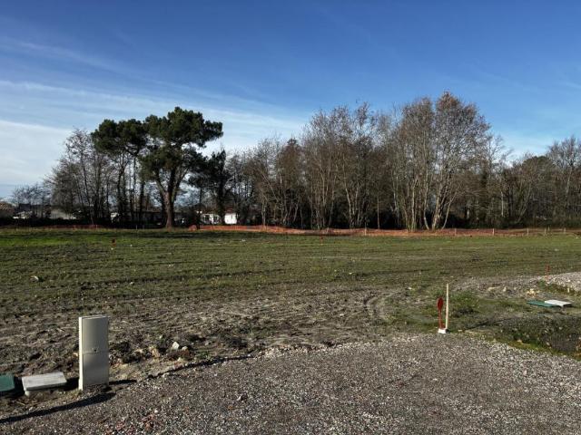 Terrain à bâtir de 930 m² à MARGAUX 33
