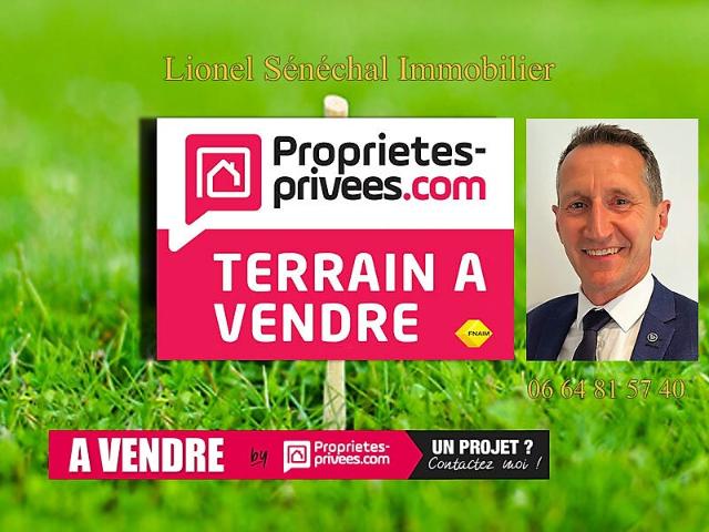 Terrain à bâtir entièrement plat et viabilisé de 825 m2 à Joué l' Abbé hors lotissement
