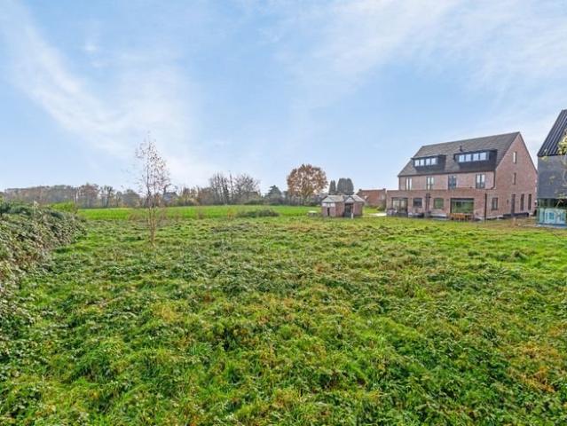 Terrain à bâtir exclusif de 15a 97ca pour 4 façades