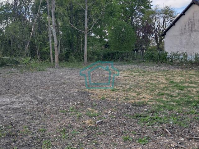 Terrain constructible de 1 000 m2 à Orgerus Secteur calme, gare et commerces à pied