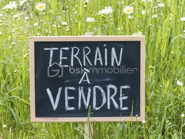 Terrain à bâtir, libre de constructeur, viabilisé, 361m²