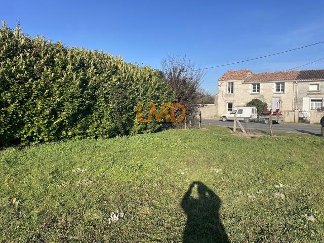 Terrain à bâtir – Thors 17160